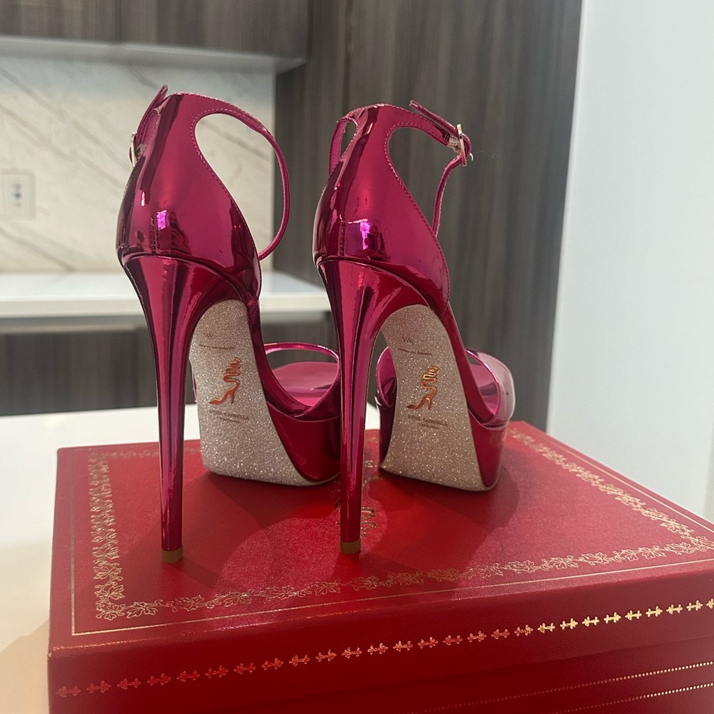 🩷New Metallic Rene heels🩷 - Picture 4 of 8